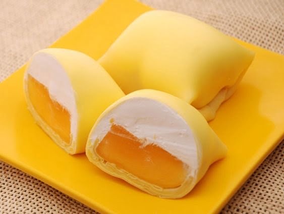 Bày bánh crepe xoài ngon miễn chê ra đĩa