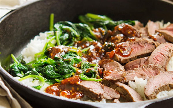 Cơm trộn thịt bò Cải Bó Xôi