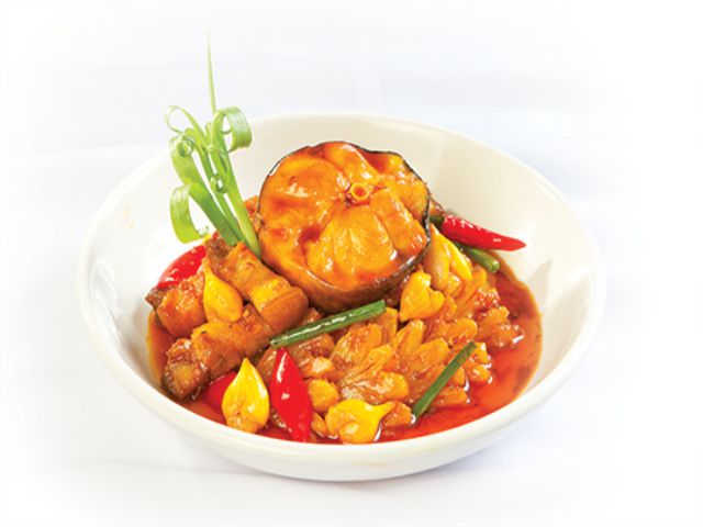 Món gà kho củ nén