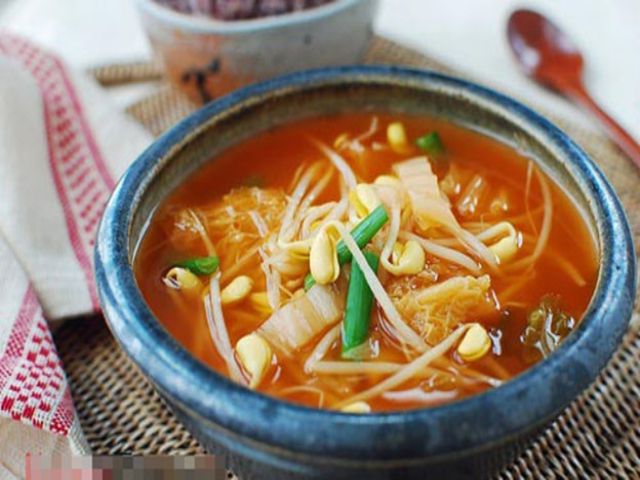 Nấu canh cá lóc lạ miệng