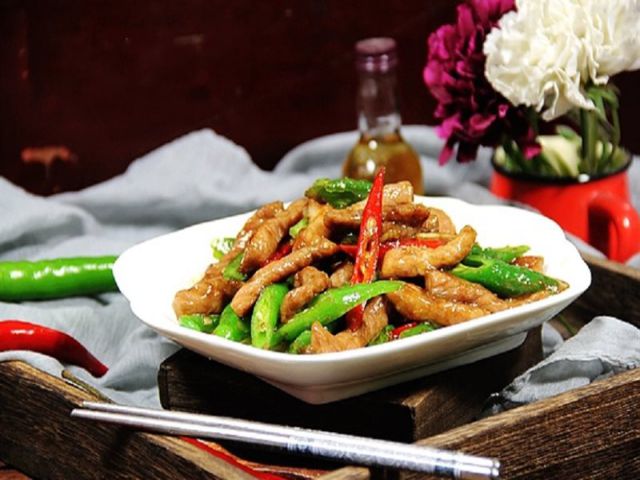 ớt sừng xào thịt bò