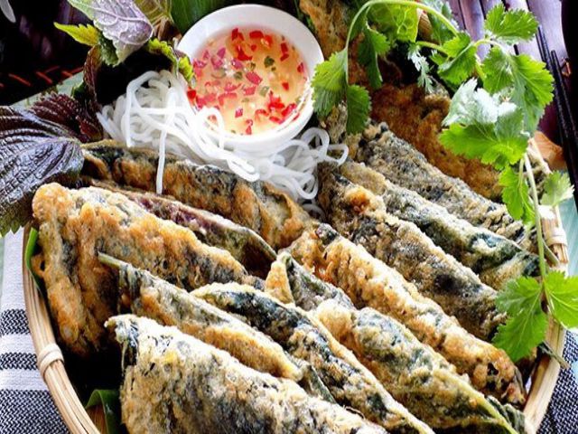 Tía tô kẹp thịt