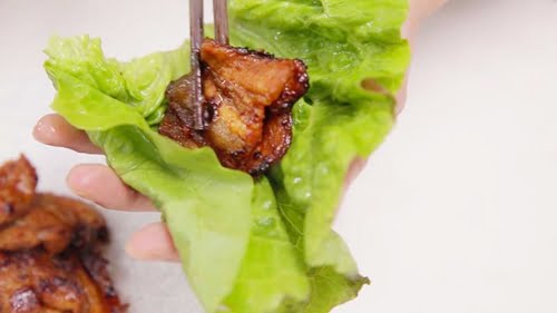 Xà lách gai xanh cuộn thịt nướng